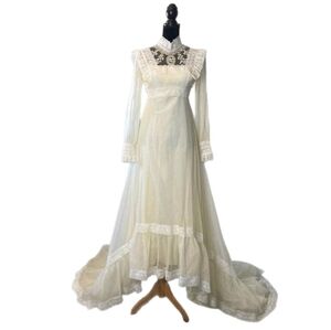 Vintage lace wedding dress